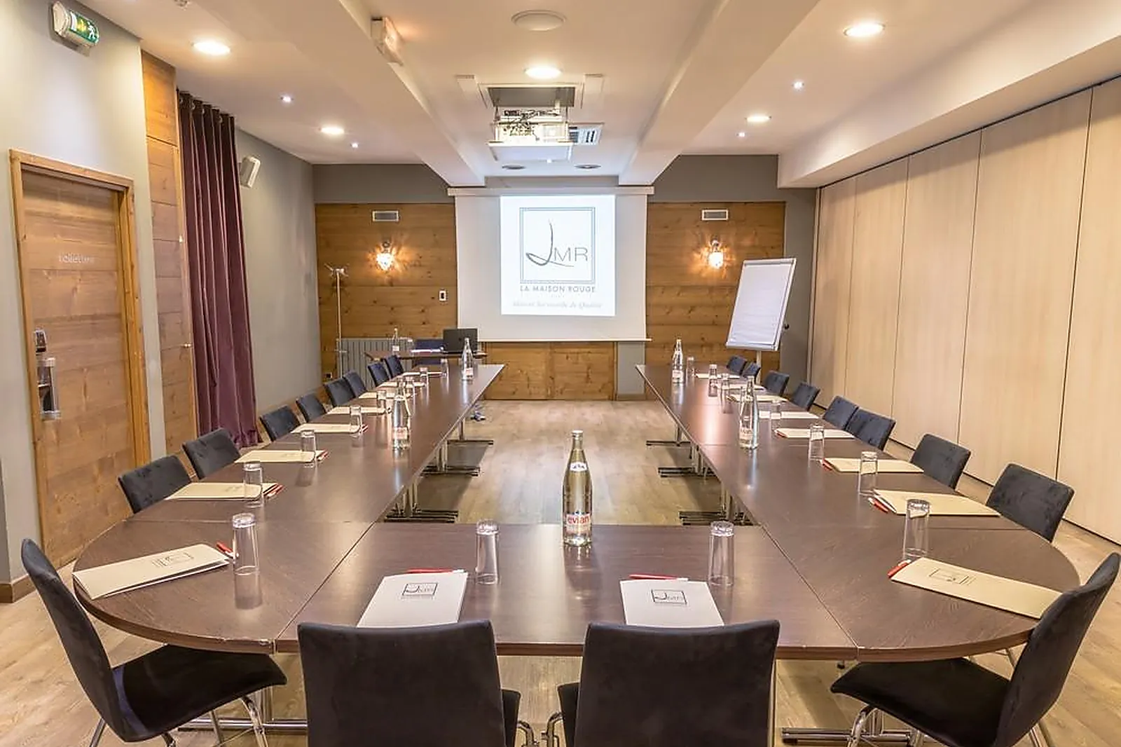 Lieux événementiels, COMPLEXE LA MAISON ROUGE