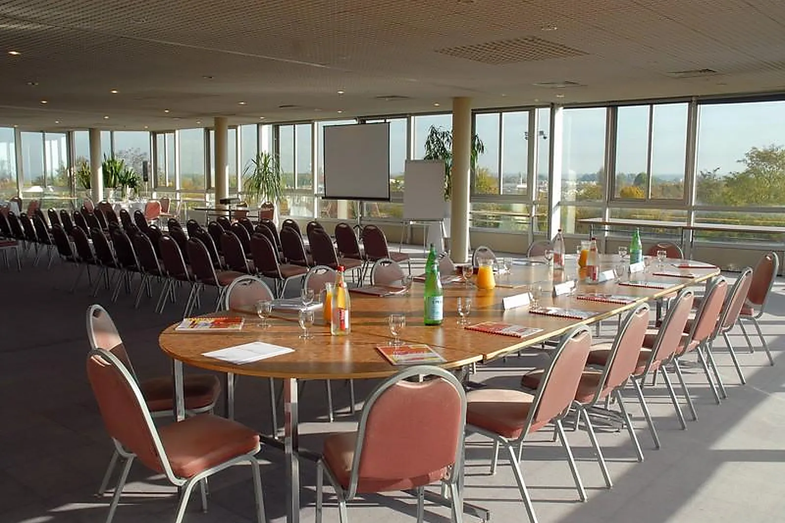 Lieux événementiels, COMPLEXE SAINTES VEGAS