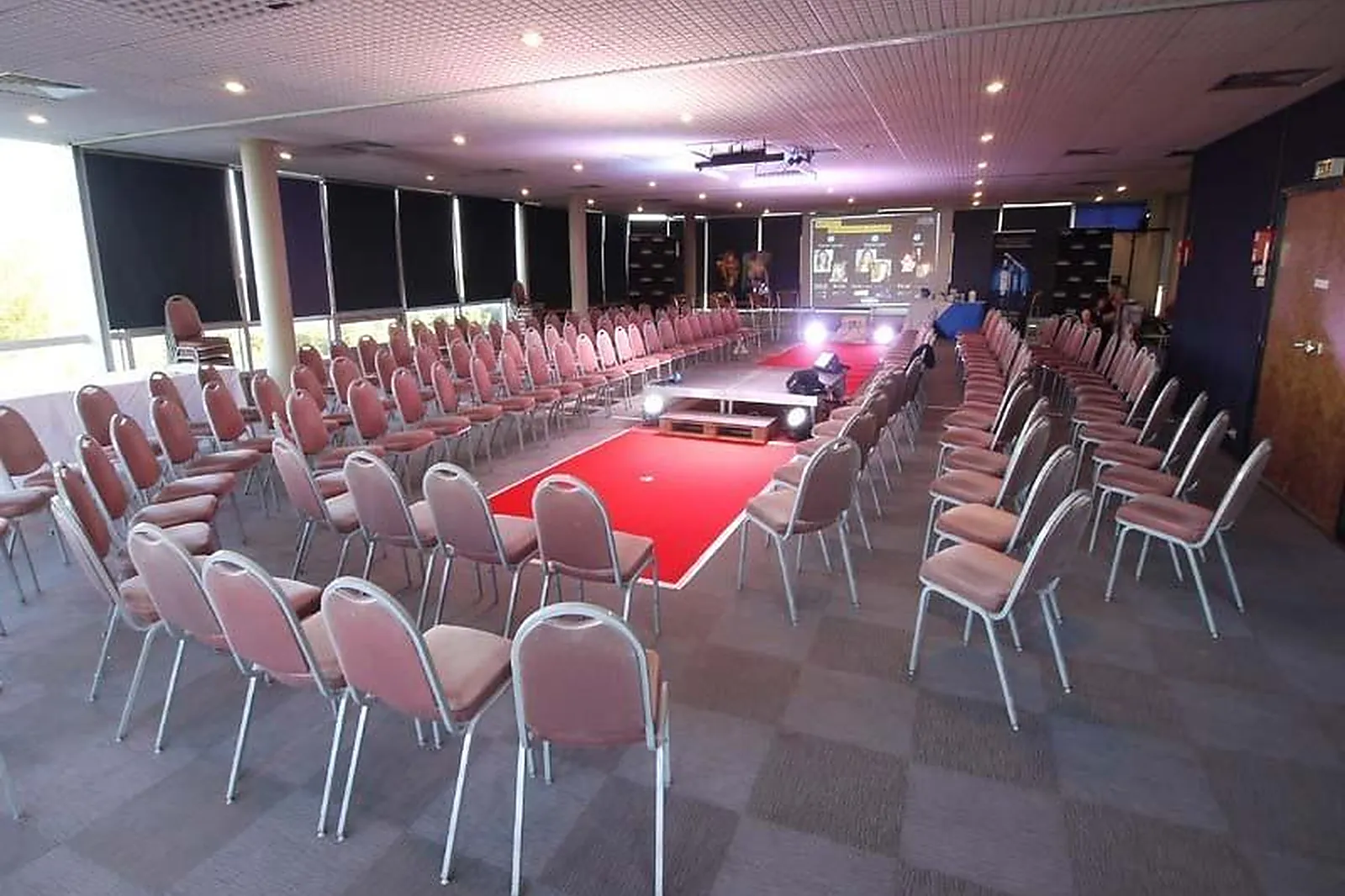 Lieux événementiels, COMPLEXE SAINTES VEGAS