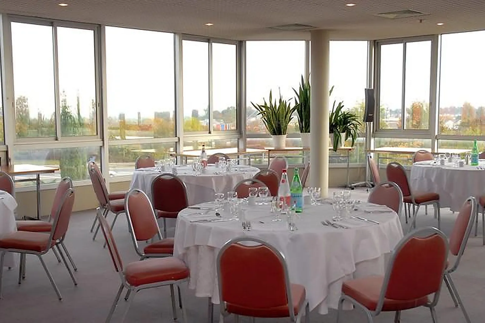 Lieux événementiels, COMPLEXE SAINTES VEGAS