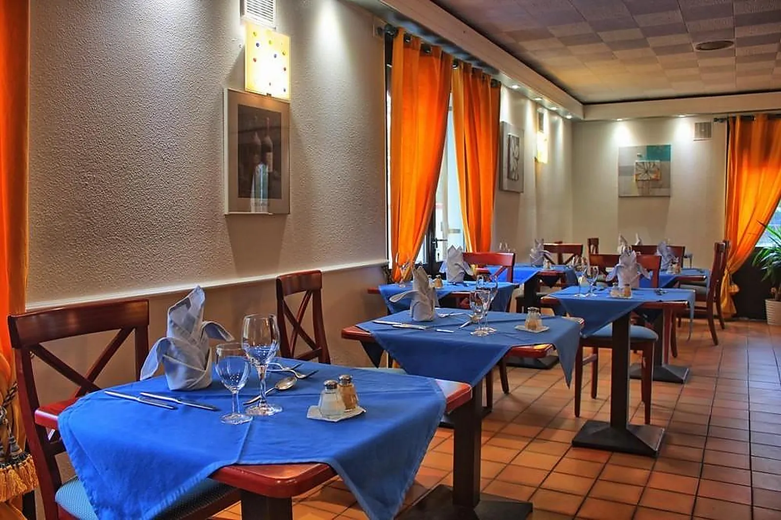 Lieux événementiels, CONTACT HÔTEL BLEU FRANCE