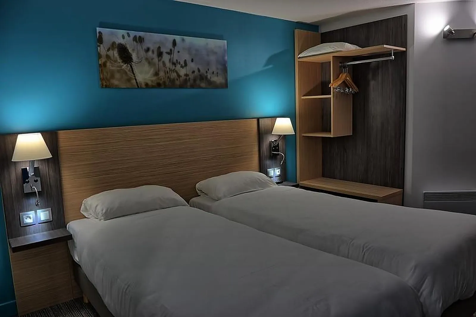 Lieux événementiels, CONTACT HÔTEL BLEU FRANCE