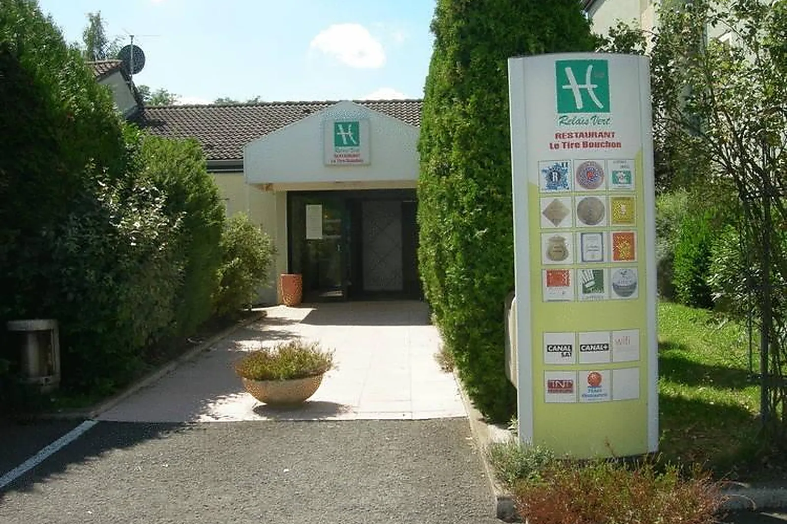 Lieux événementiels, CONTACT HÔTEL LE RELAIS VERT