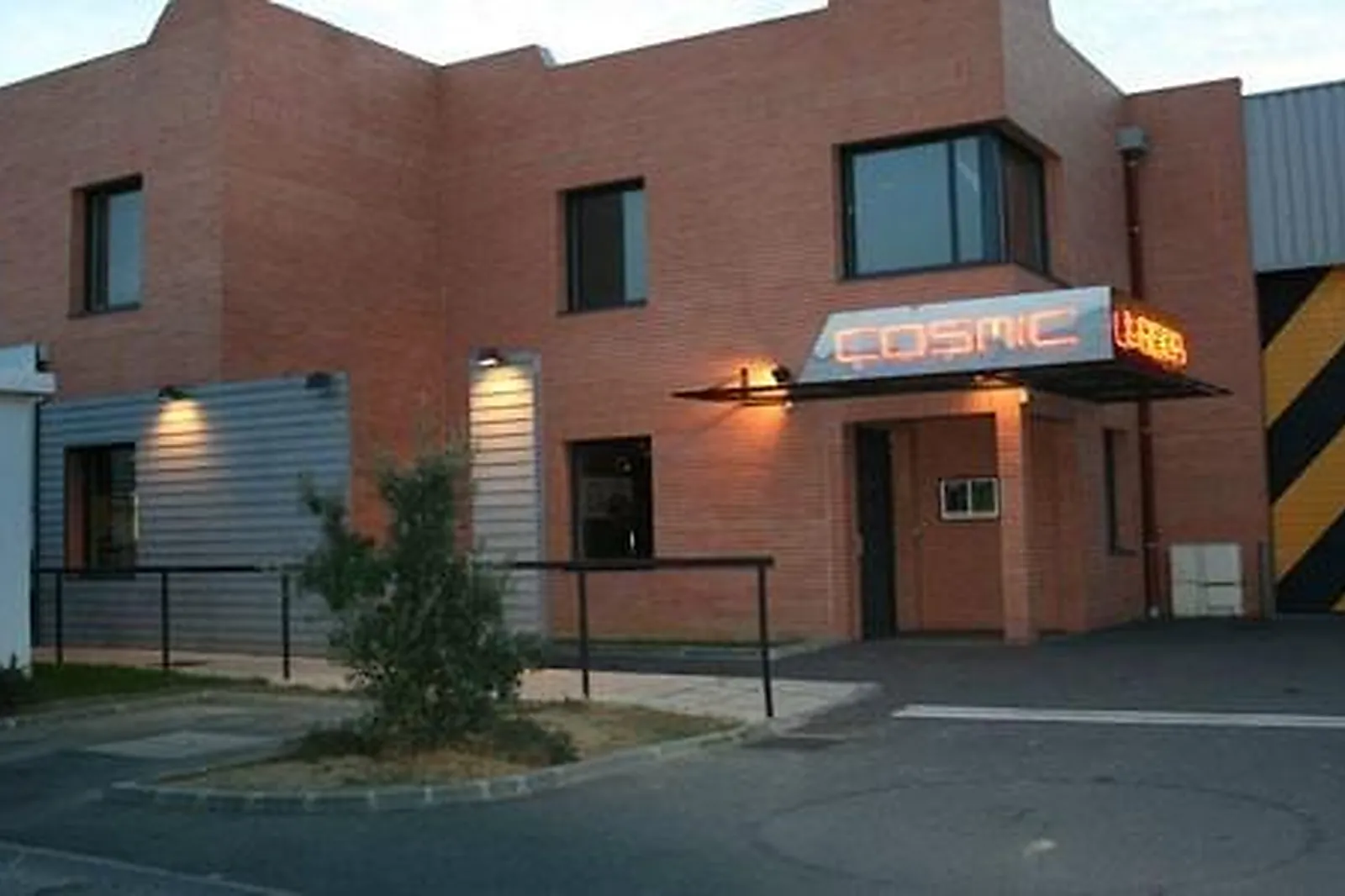 Lieux événementiels, COSMIC LASER