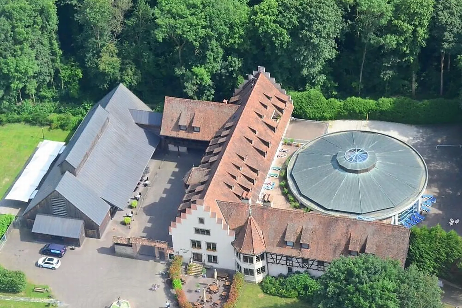 Lieux événementiels, COUR DE HONAU