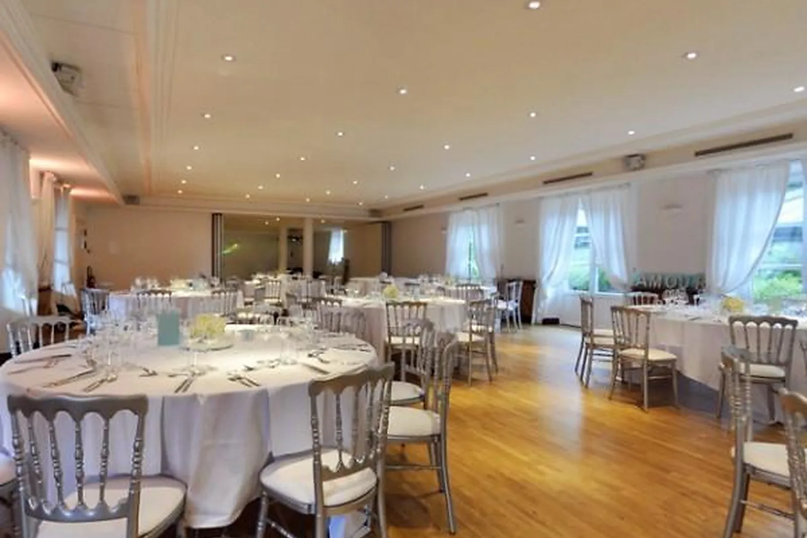 Lieux événementiels, COUR DE HONAU