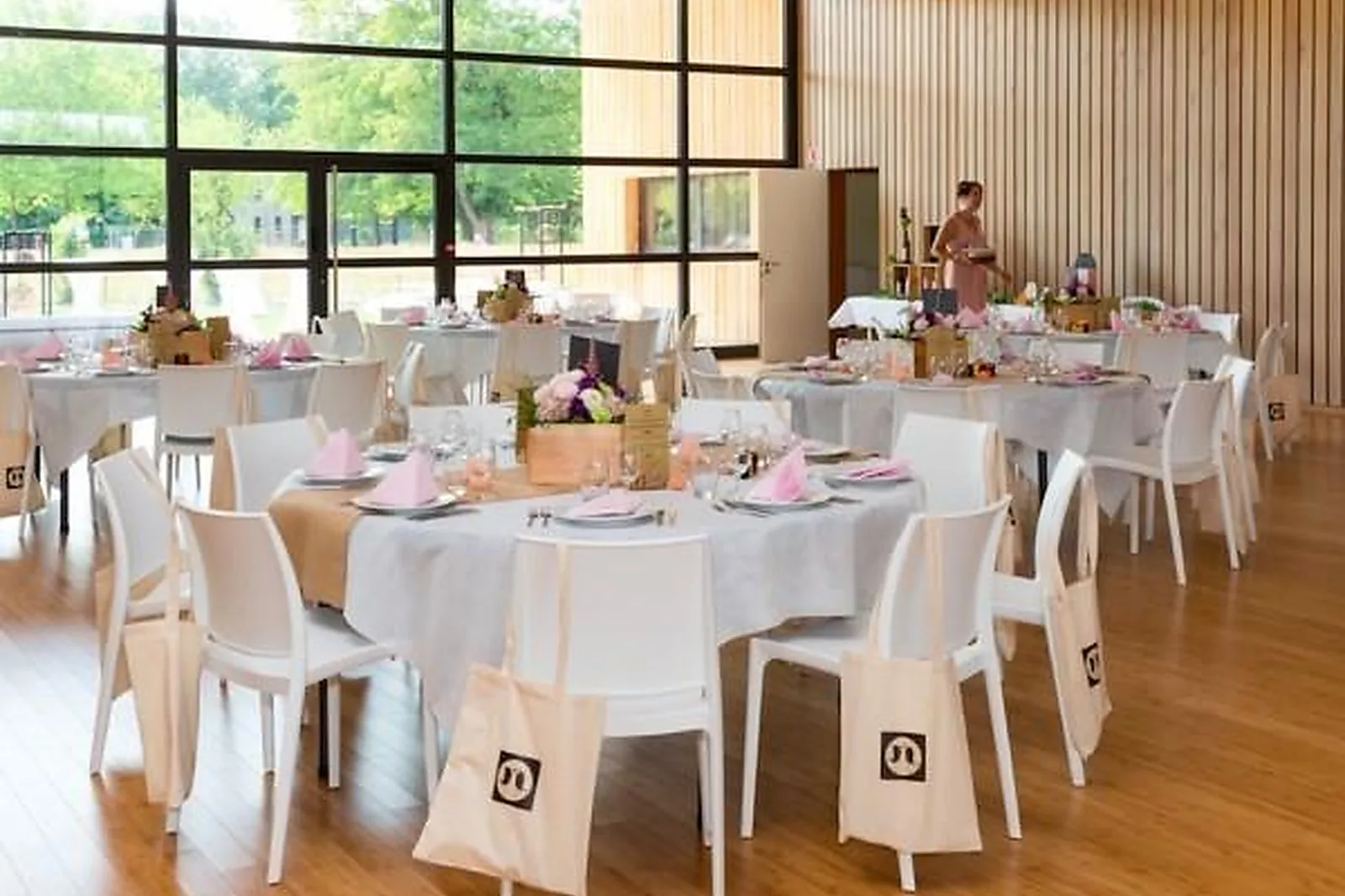 Lieux événementiels, COUR DE HONAU