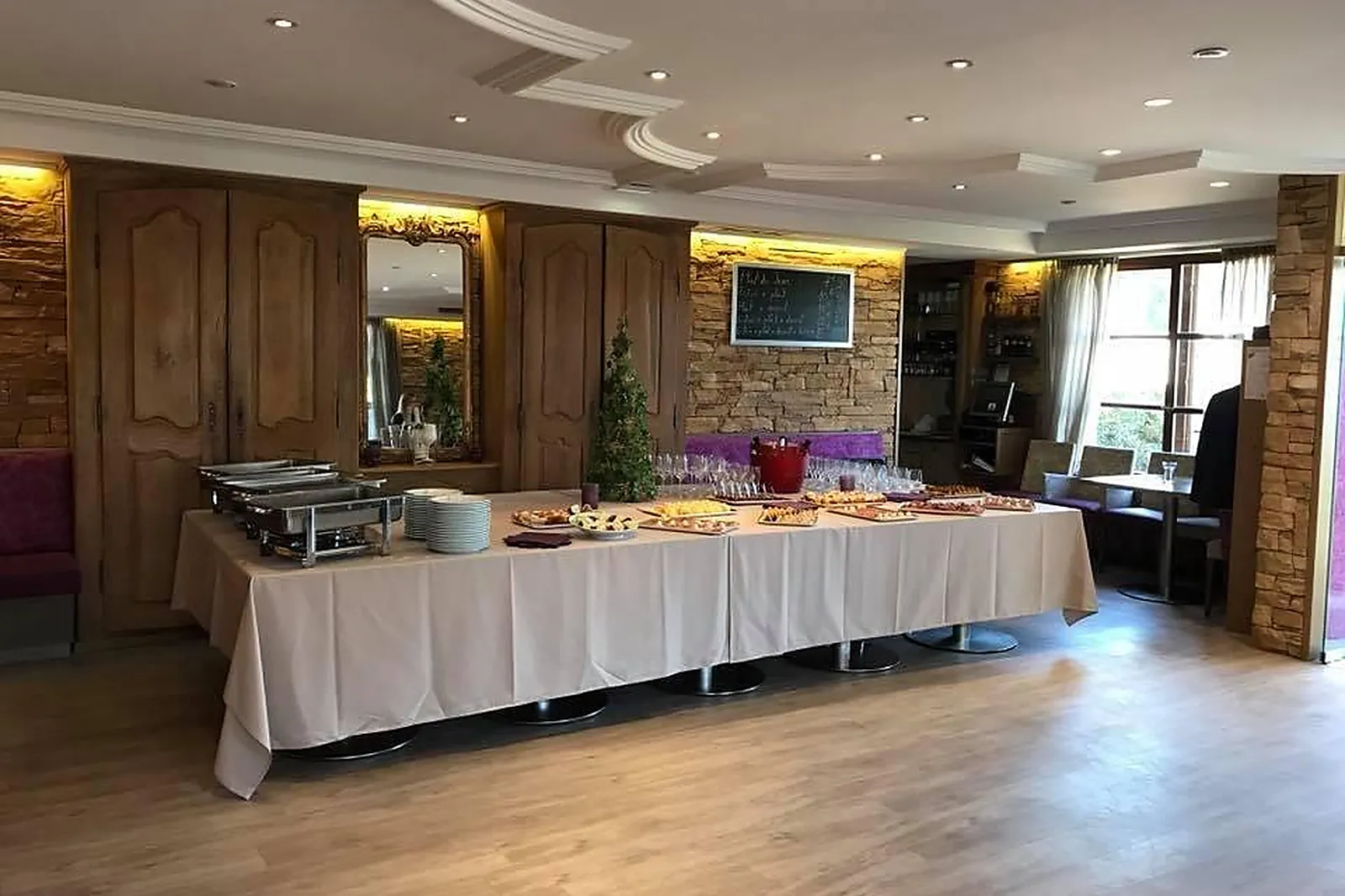 Lieux événementiels, COUR DE HONAU