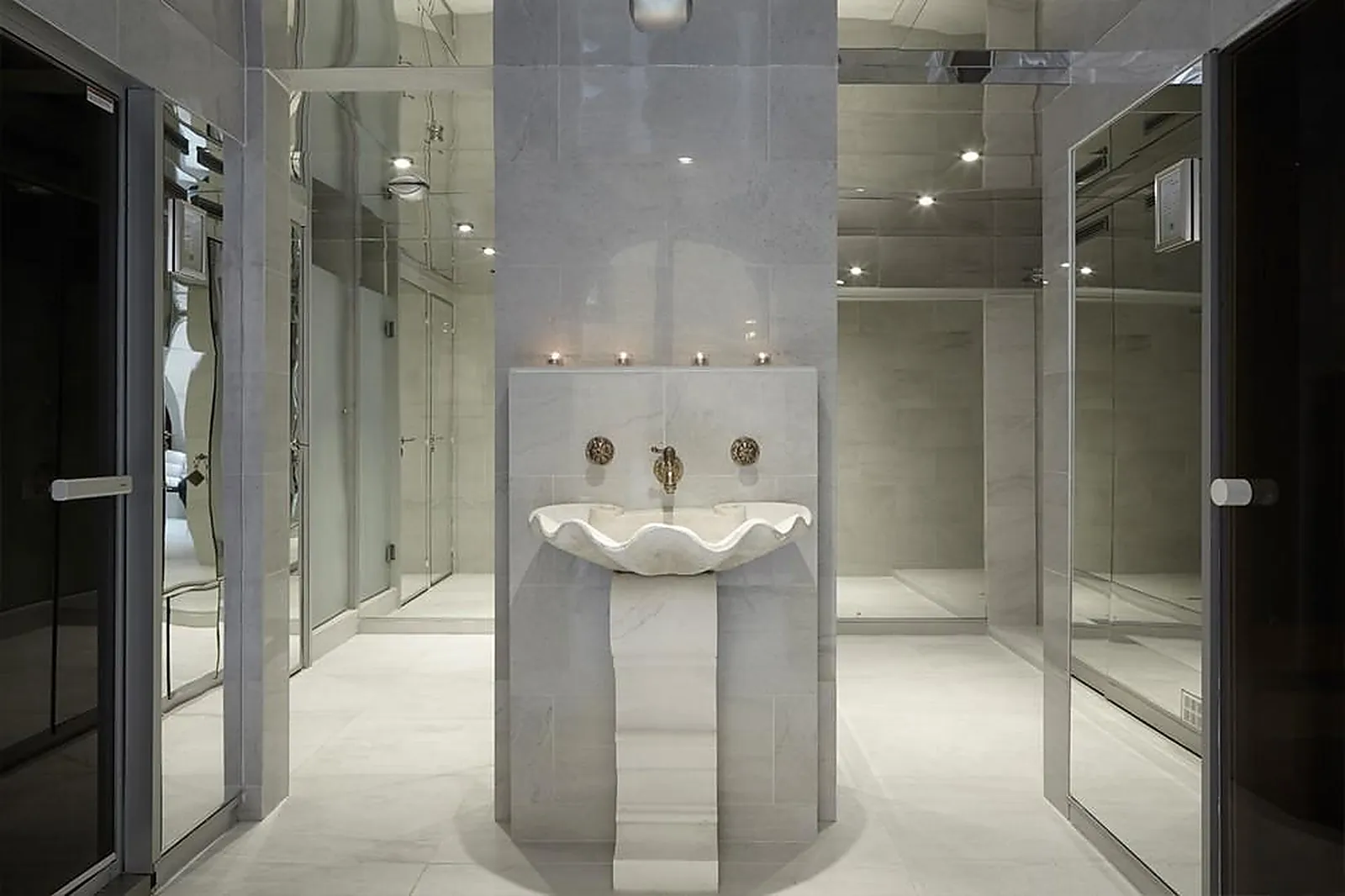 Lieux événementiels, COUR DES LOGES