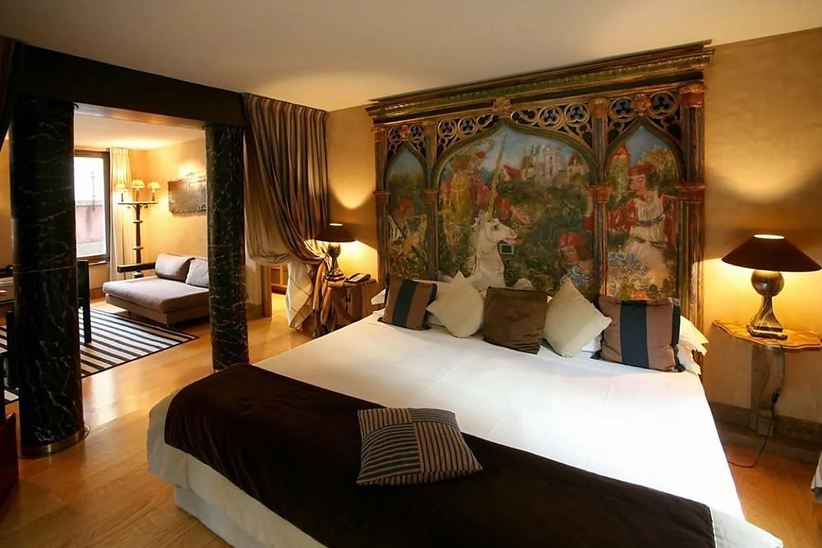 Lieux événementiels, COUR DES LOGES