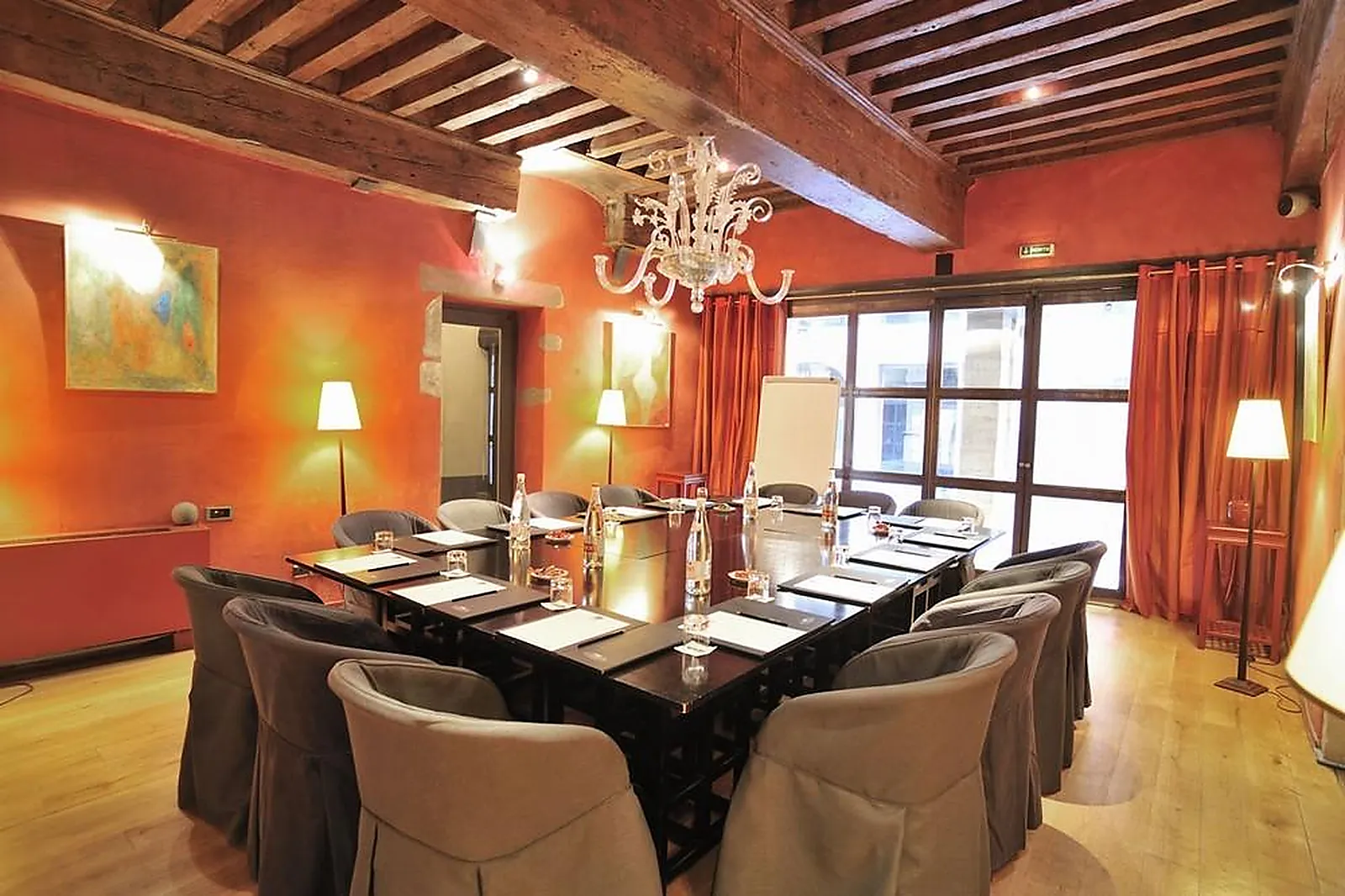 Lieux événementiels, COUR DES LOGES