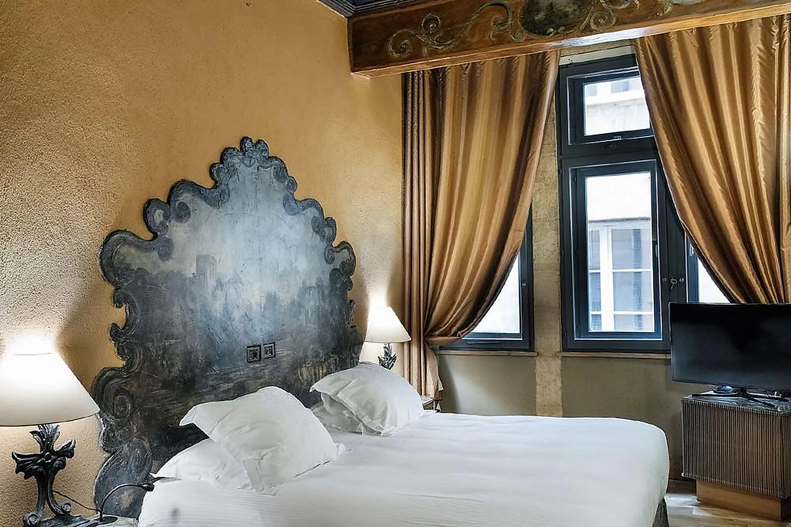 Lieux événementiels, COUR DES LOGES