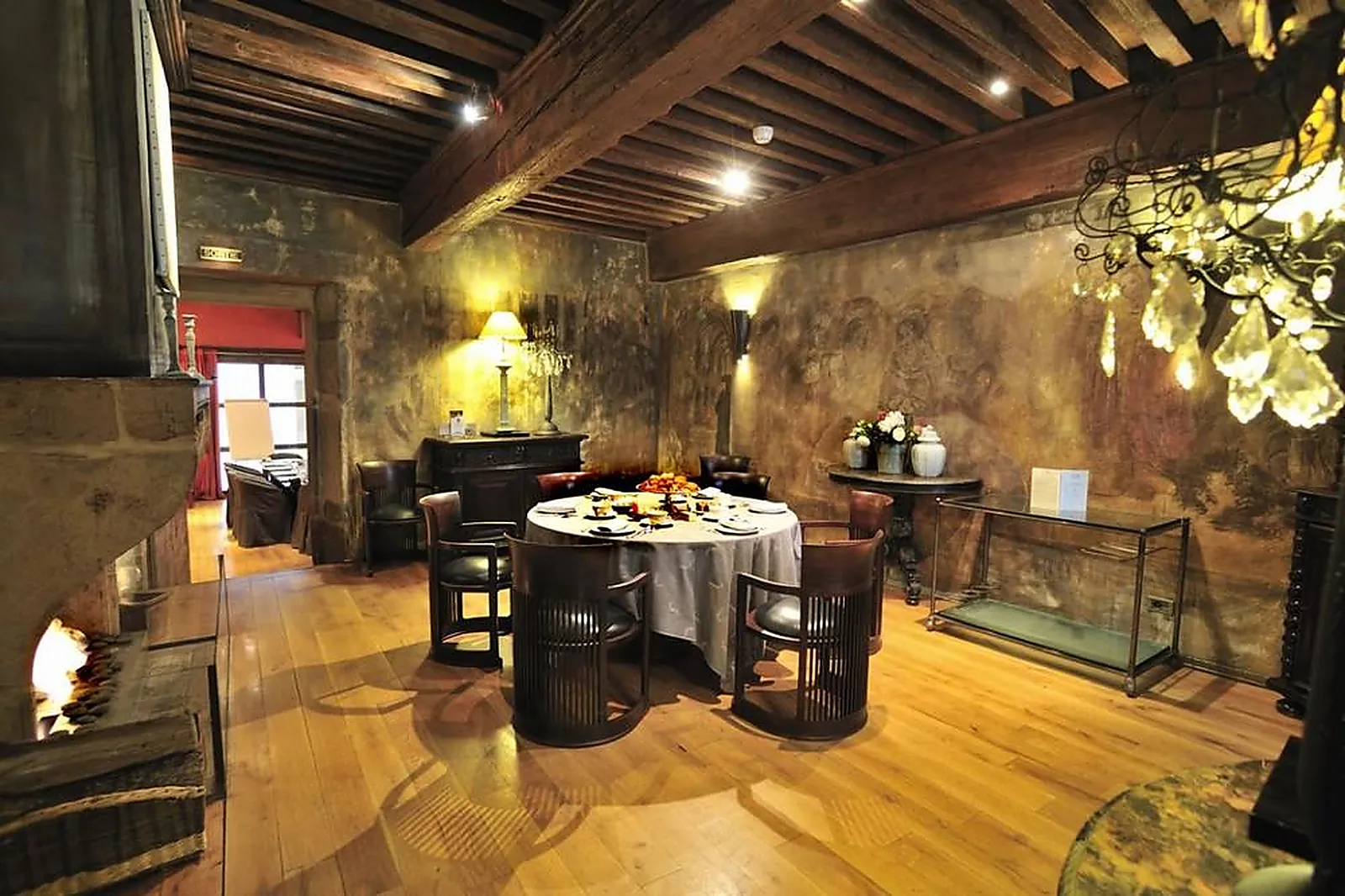 Lieux événementiels, COUR DES LOGES