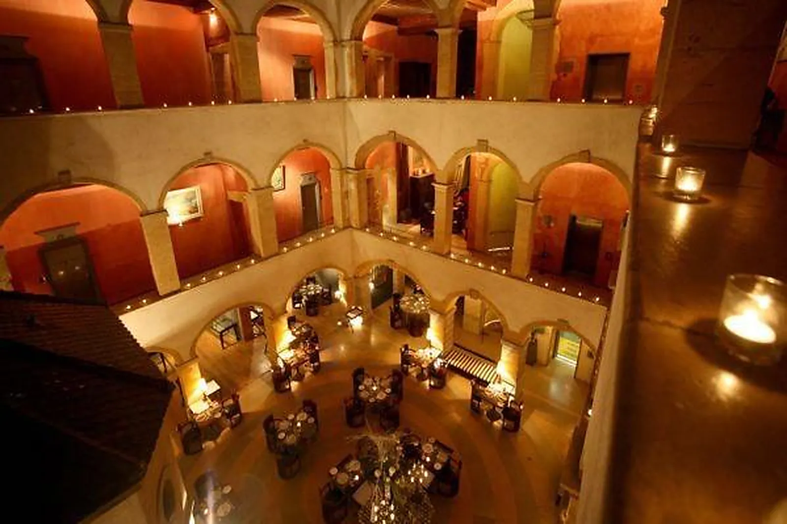 Lieux événementiels, COUR DES LOGES