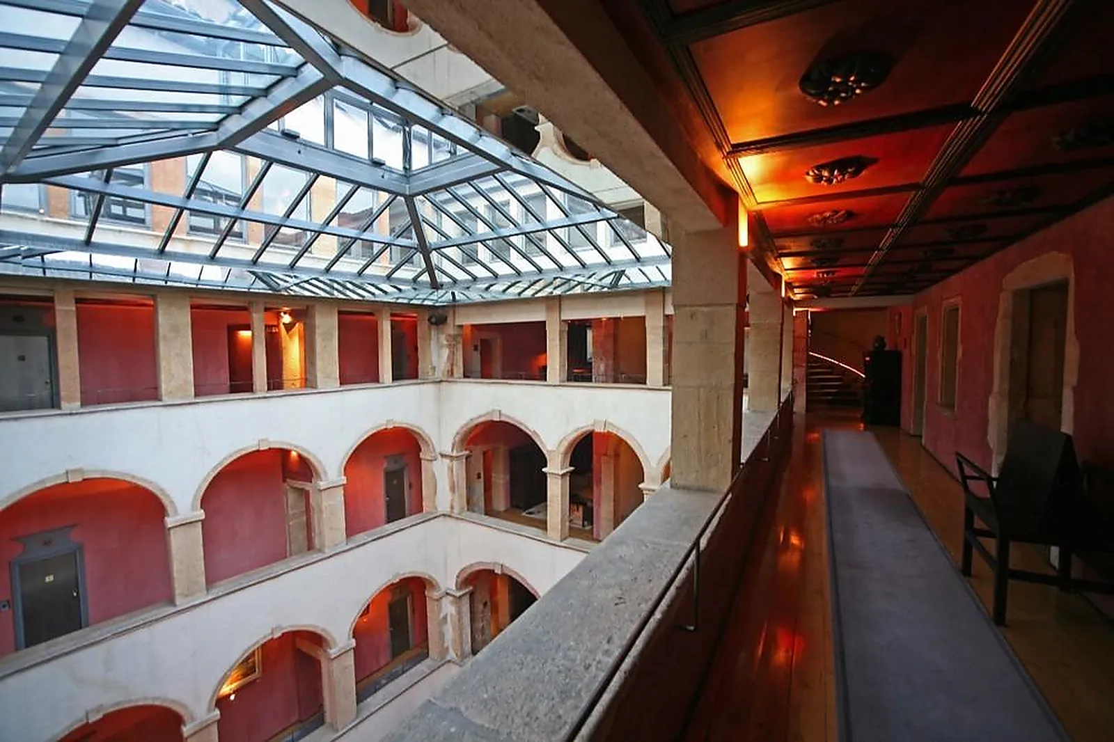 Lieux événementiels, COUR DES LOGES