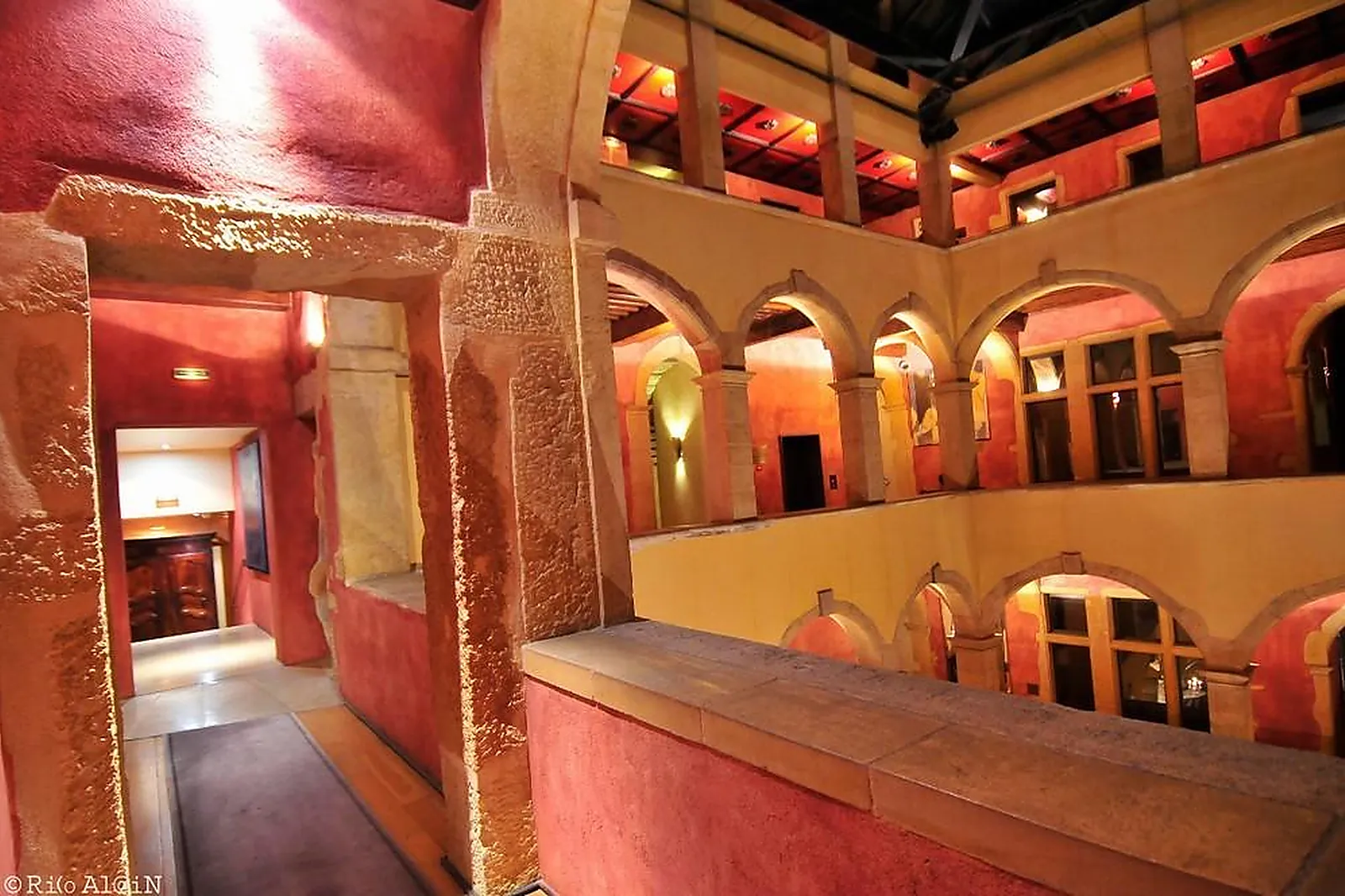 Lieux événementiels, COUR DES LOGES