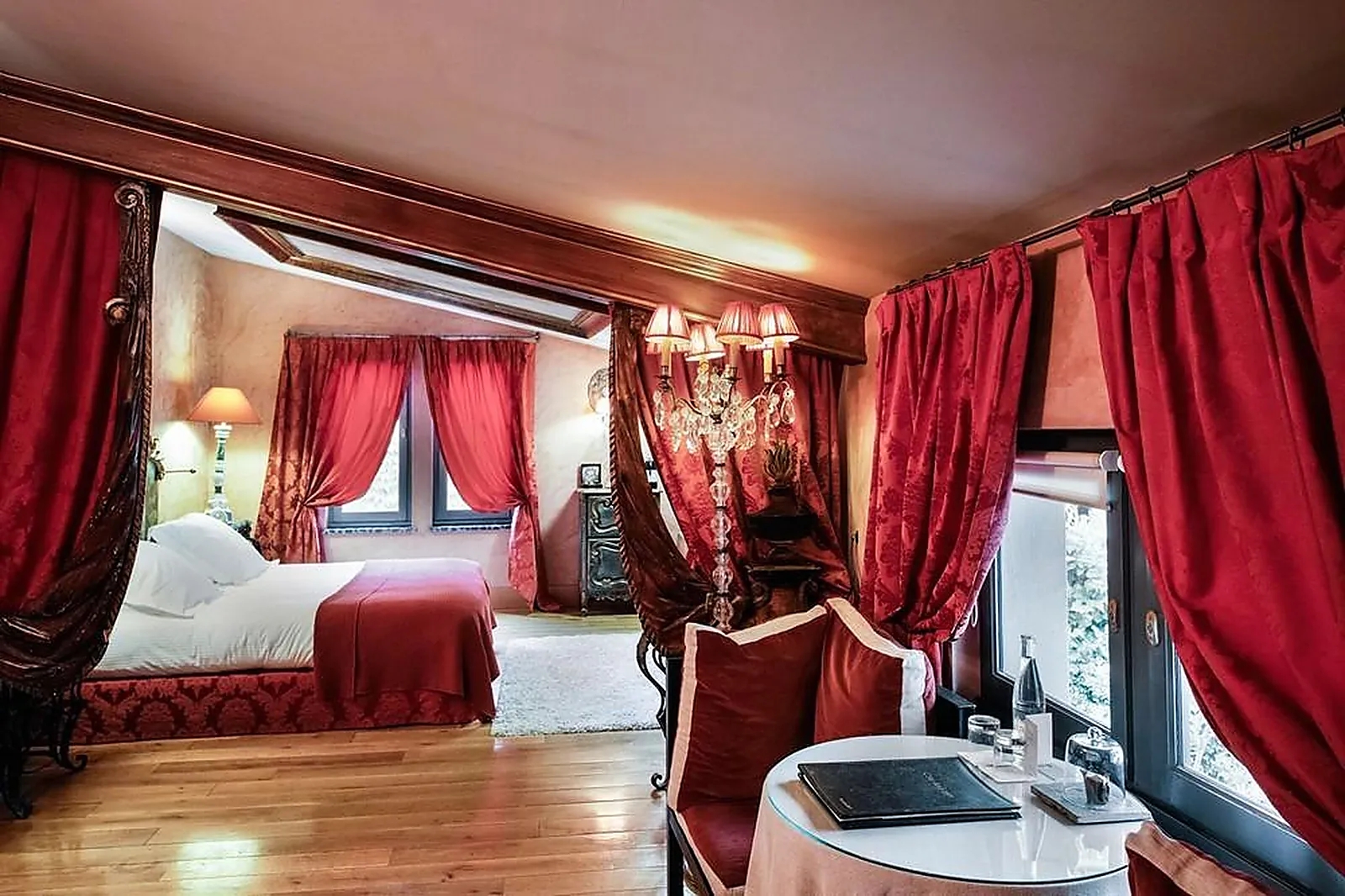 Lieux événementiels, COUR DES LOGES