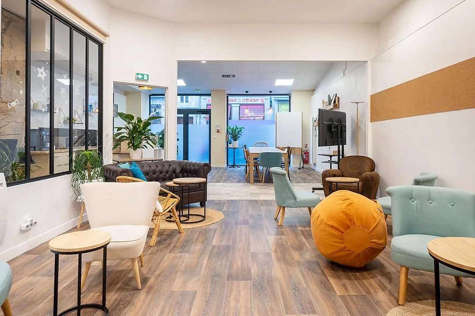 Lieux événementiels, D'UN SIÈGE À L'AUTRE - RUE BUGEAUD