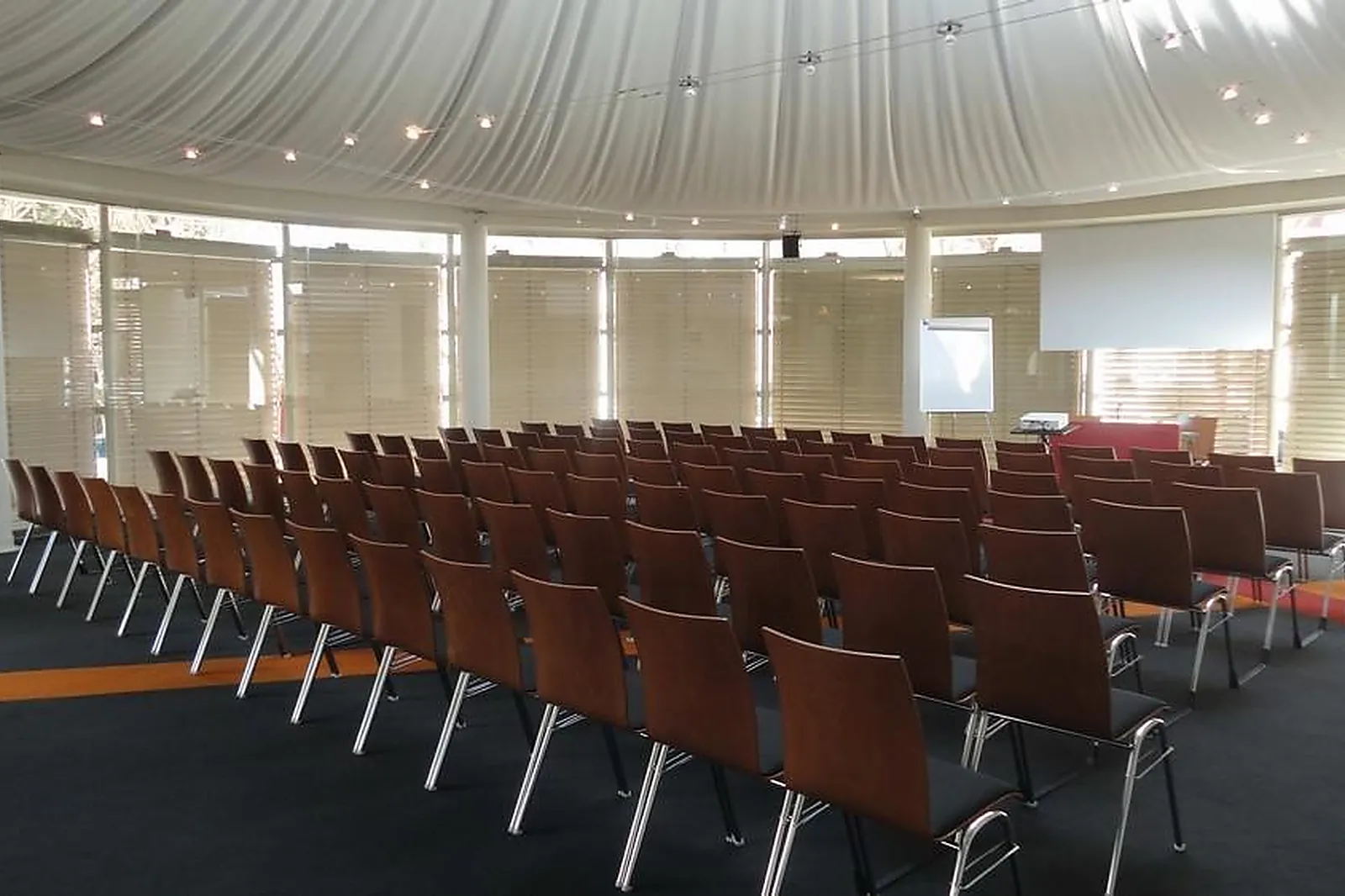 Lieux événementiels, DIAGORA CENTRE DE CONGRÈS ET D'EXPOSITION