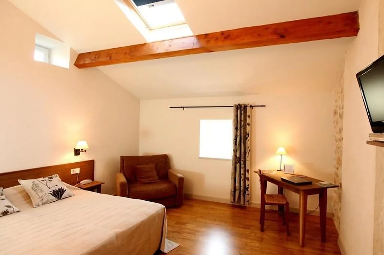 Lieux événementiels, DOMAINE LES MEJEONNES