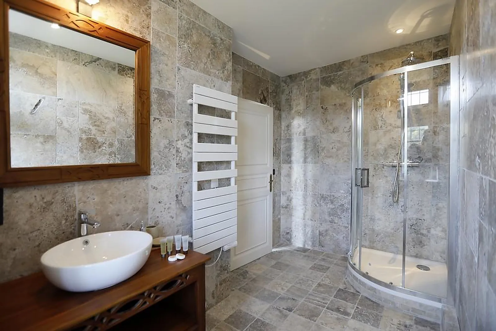 Lieux événementiels, DOMAINE DE LA CHARTROGNIÈRE