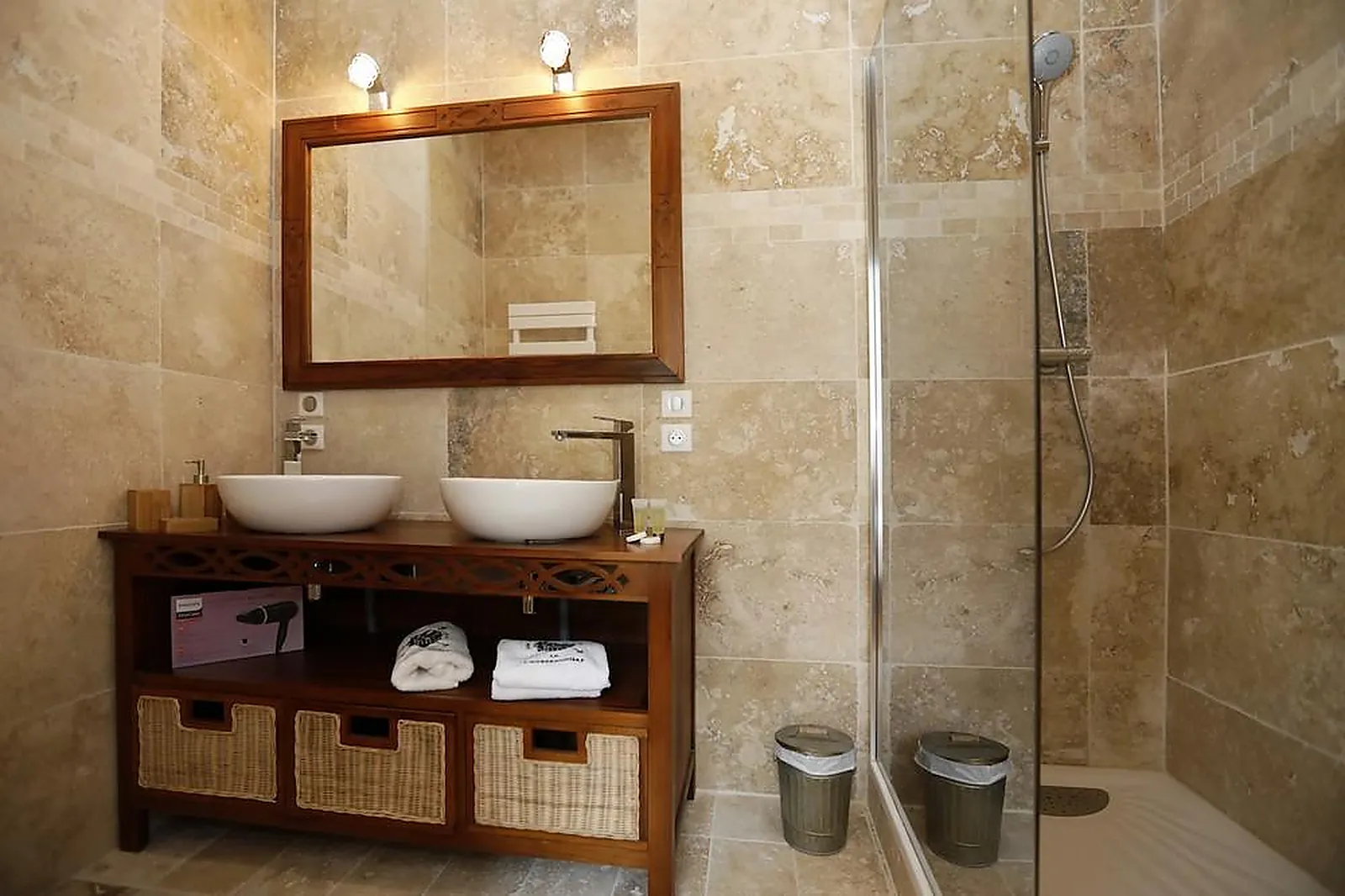 Lieux événementiels, DOMAINE DE LA CHARTROGNIÈRE