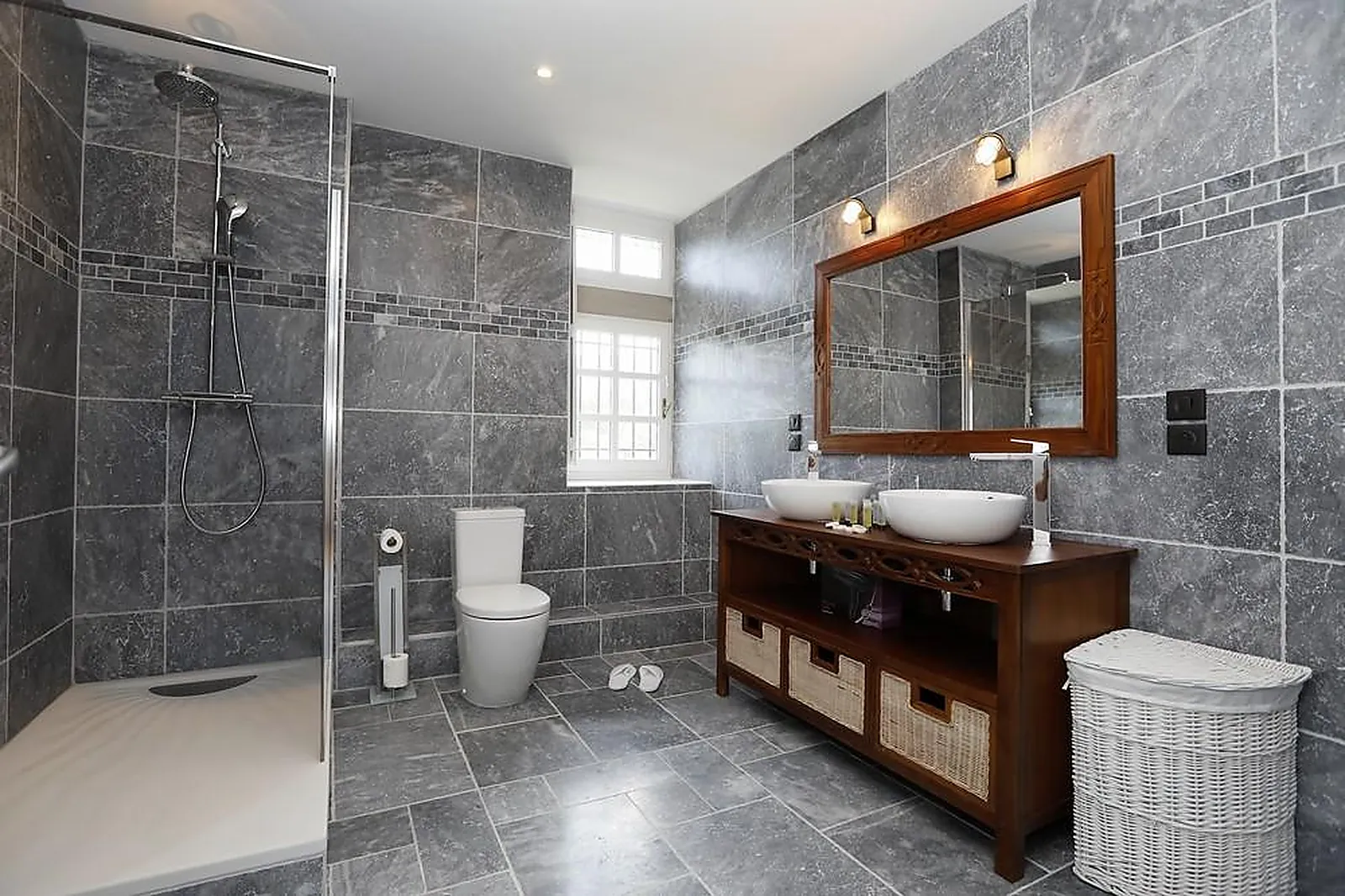 Lieux événementiels, DOMAINE DE LA CHARTROGNIÈRE