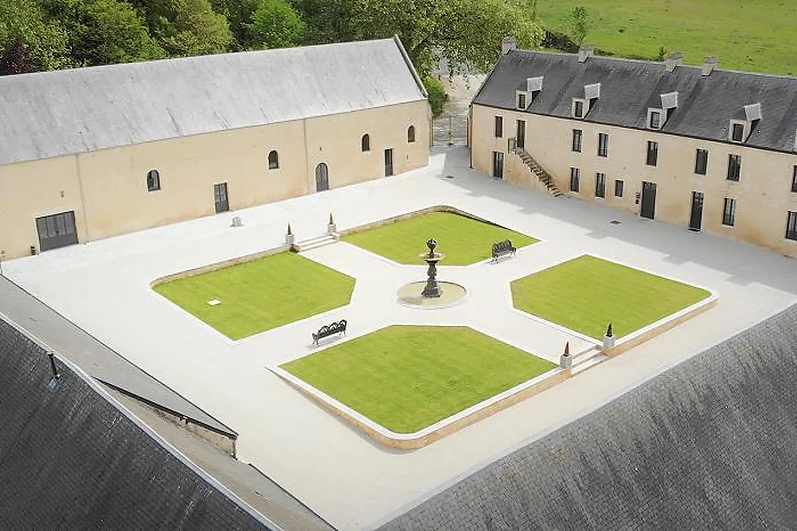 Lieux événementiels, DOMAINE DE LA COUR DES LYS