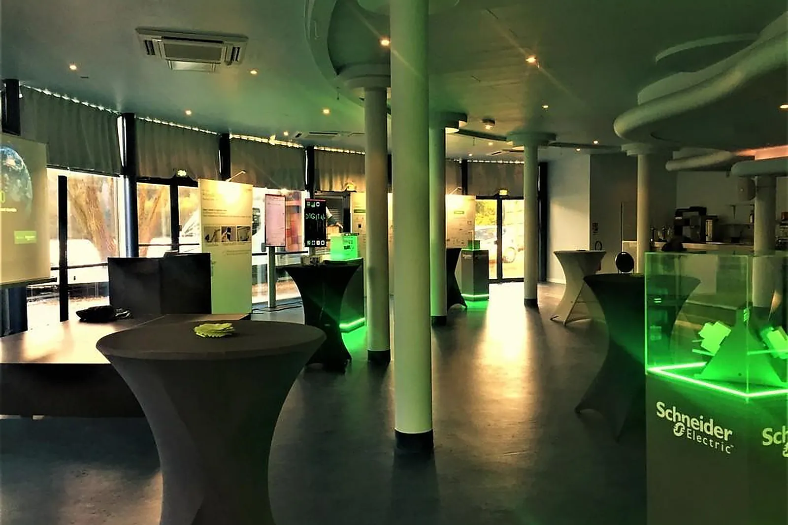 Lieux événementiels, DOMAINE DU LAC PLOMBIÈRES