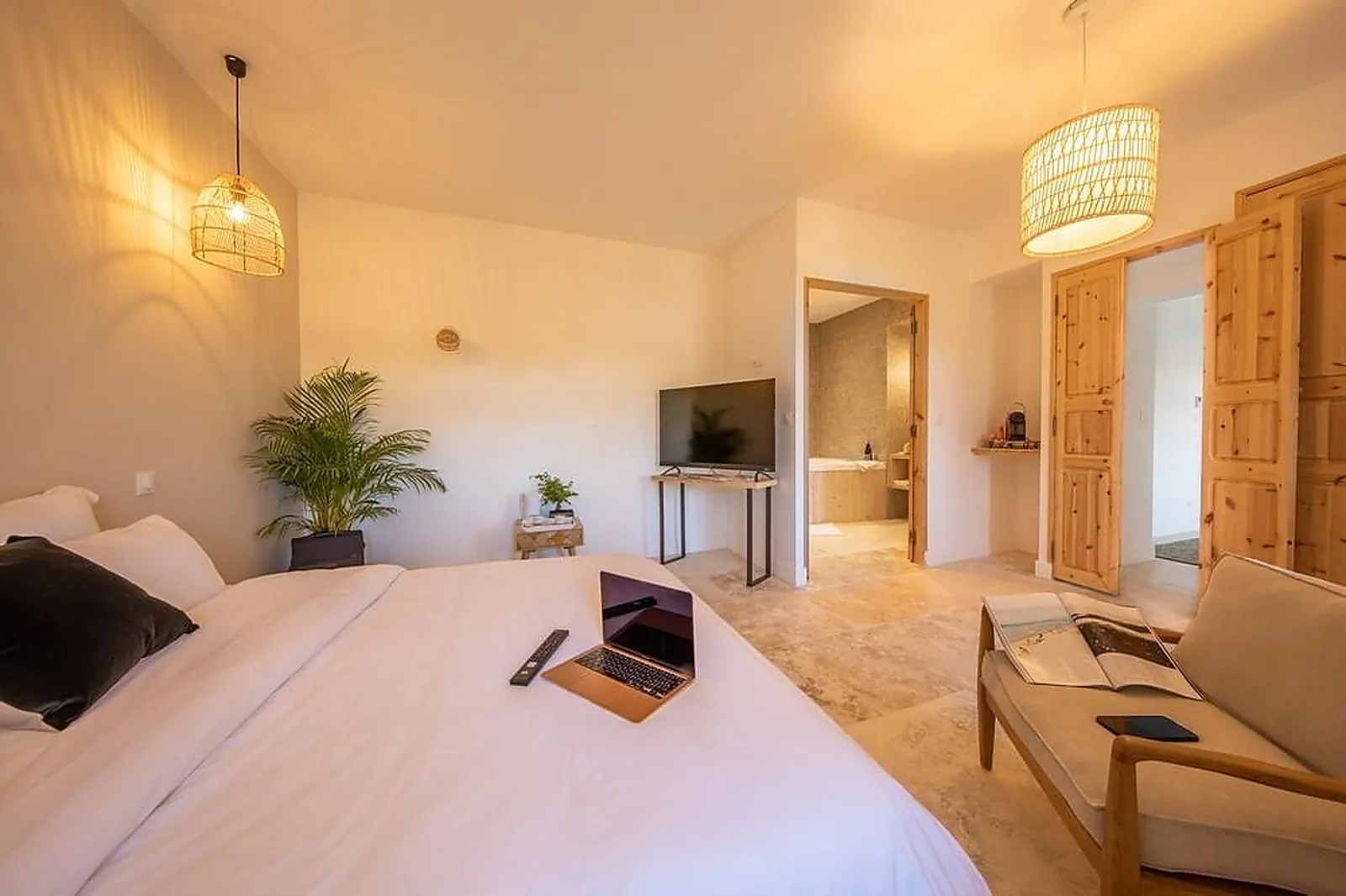 Lieux événementiels, DOMAINE LA ROQUE