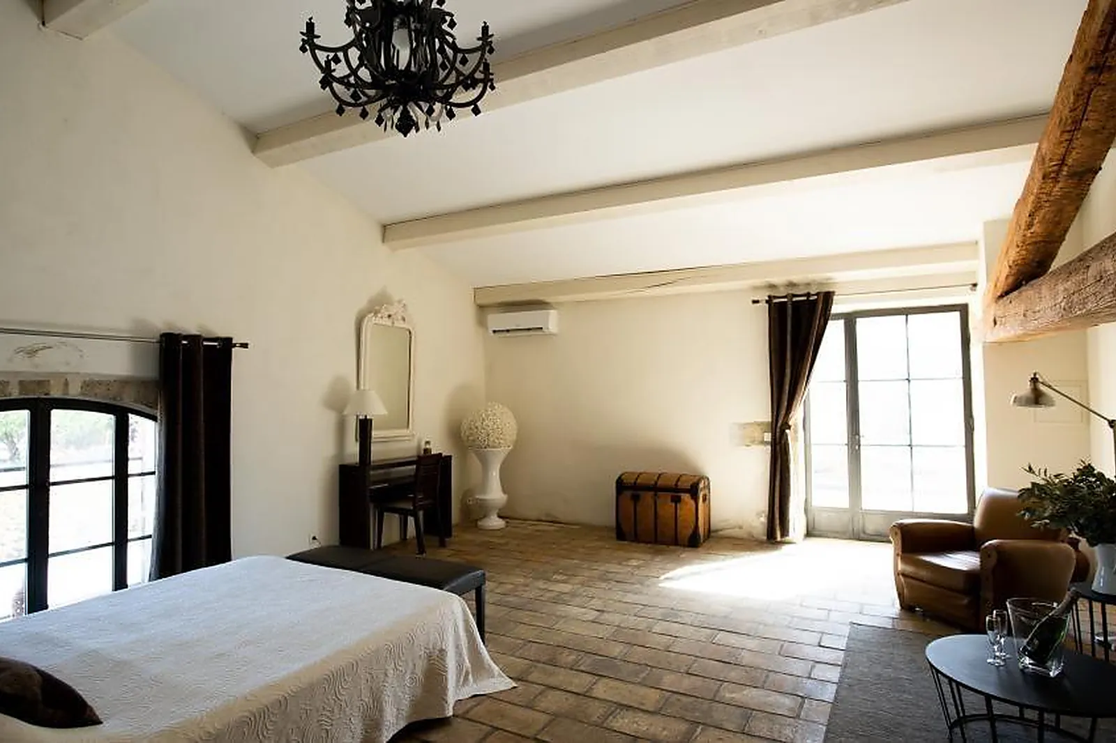 Lieux événementiels, DOMAINES DES MOURES