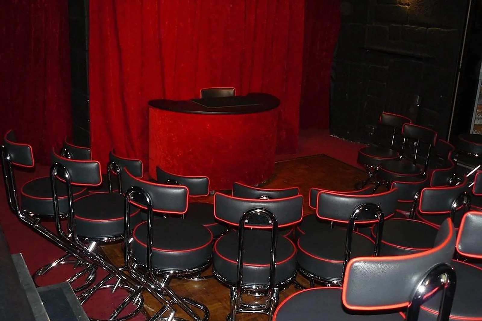 Lieux événementiels, DOUBLE FOND