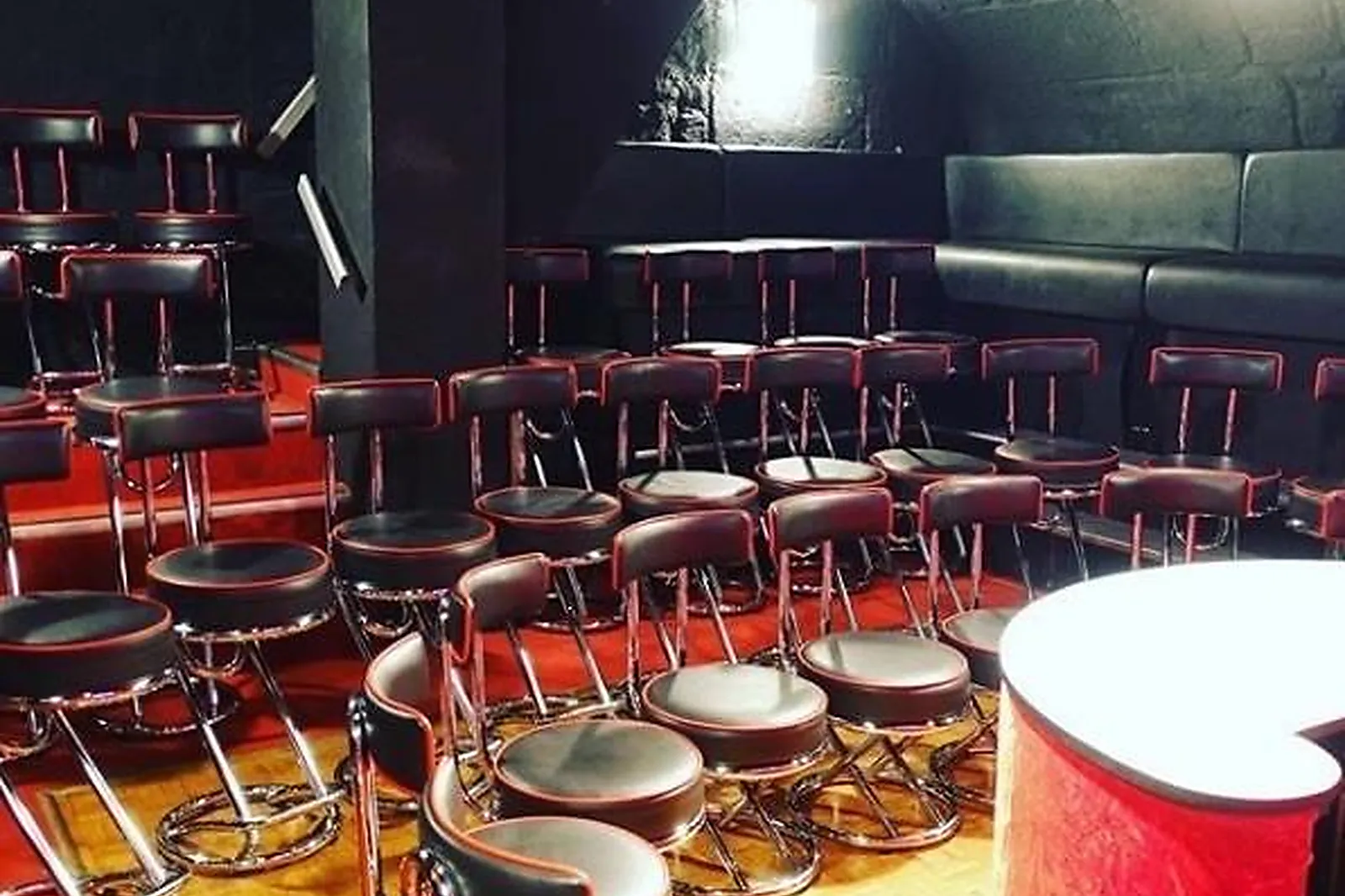 Lieux événementiels, DOUBLE FOND