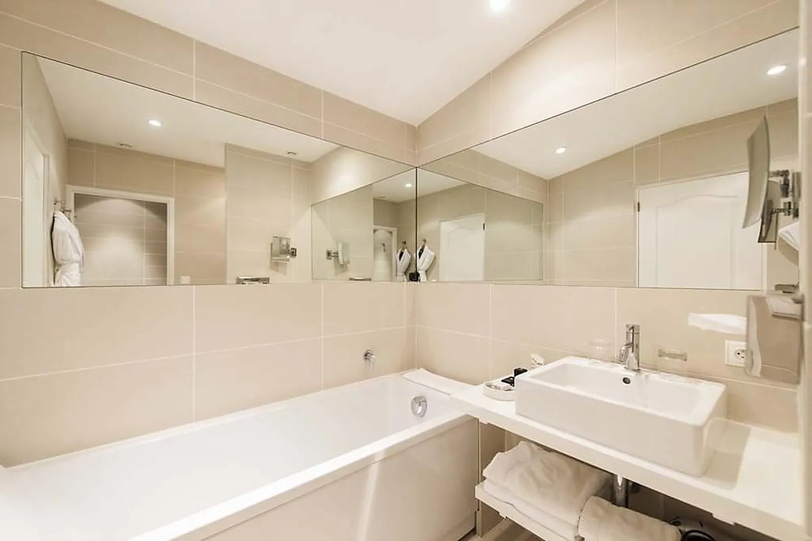 Lieux événementiels, DU CÔTÉ DES OLIVADES