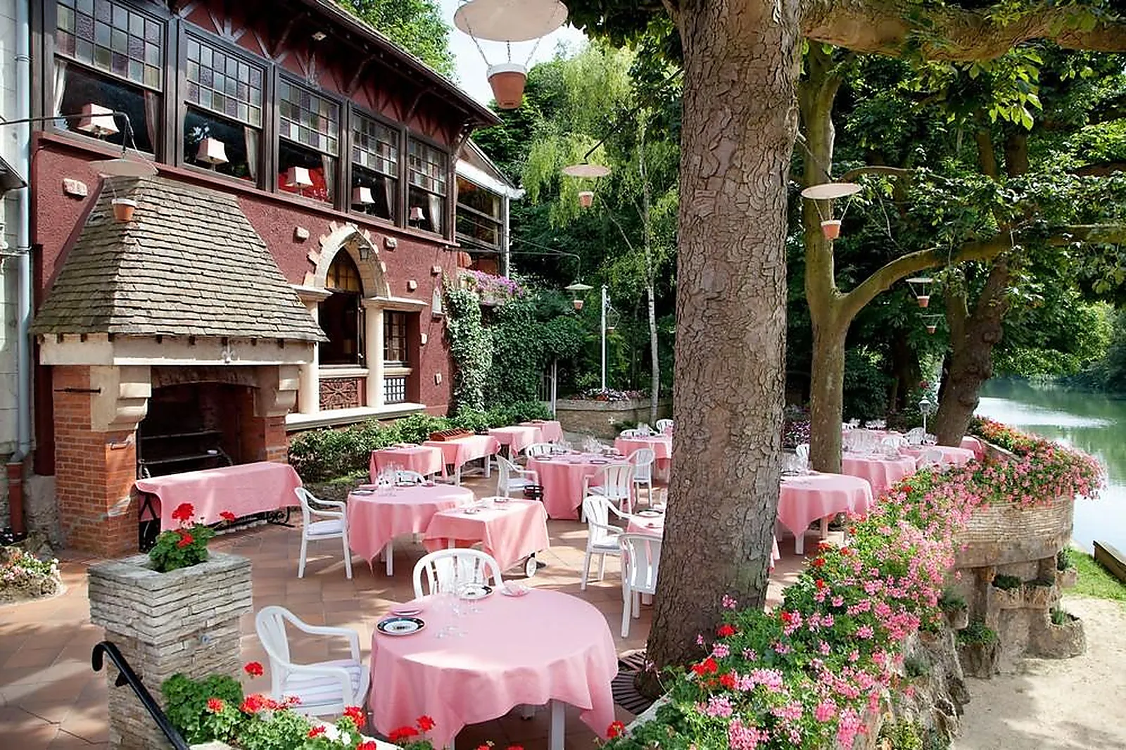 Lieux événementiels, ECU DE FRANCE