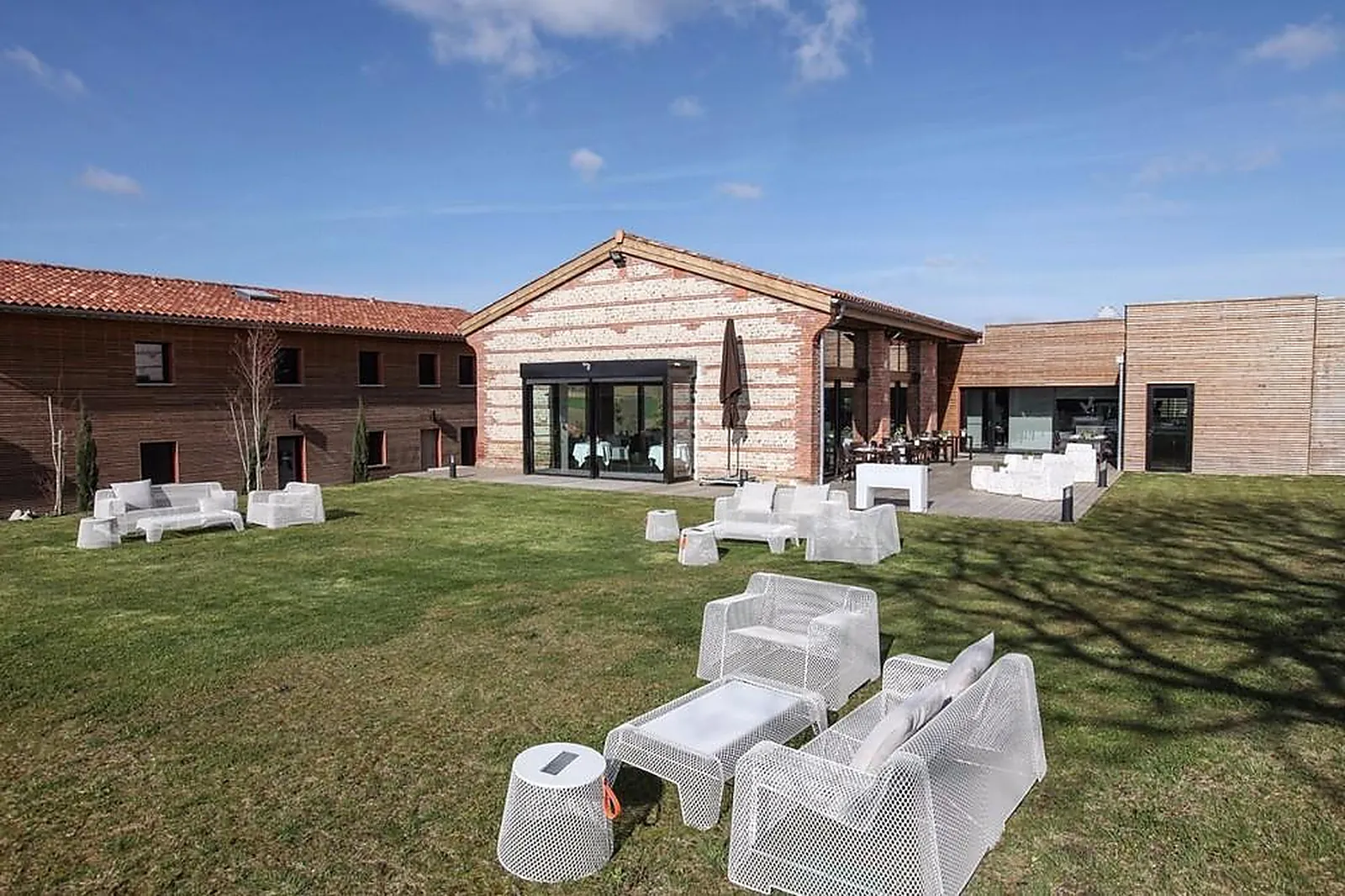 Lieux événementiels, EN MARGE