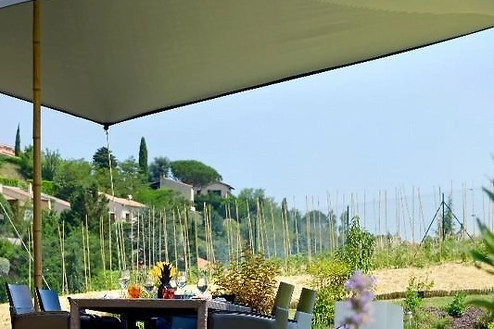 Lieux événementiels, EN MARGE