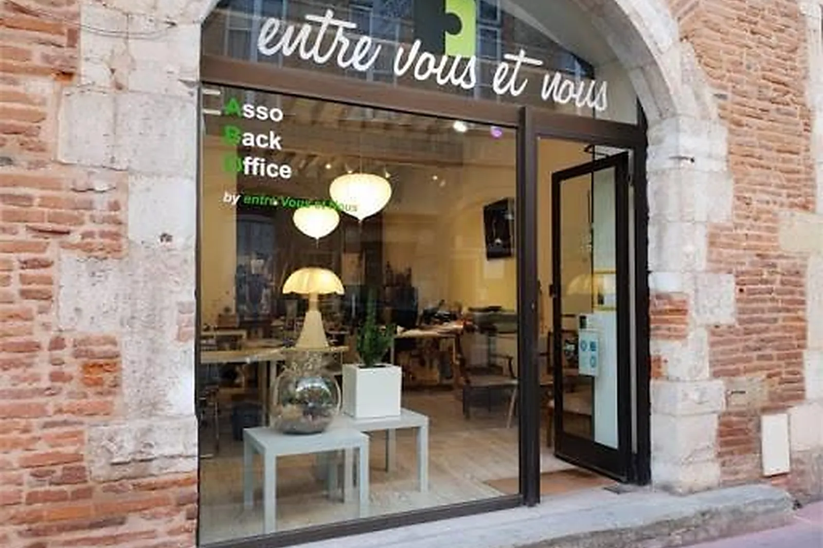 Lieux événementiels, ENTRE VOUS ET NOUS