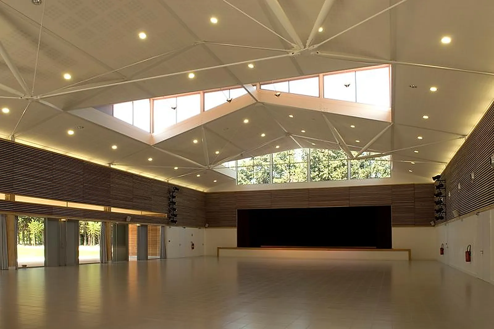 Lieux événementiels, ESPACE AGORA ALPILLES