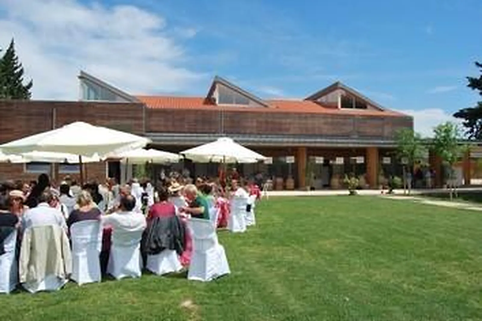 Lieux événementiels, ESPACE AGORA ALPILLES