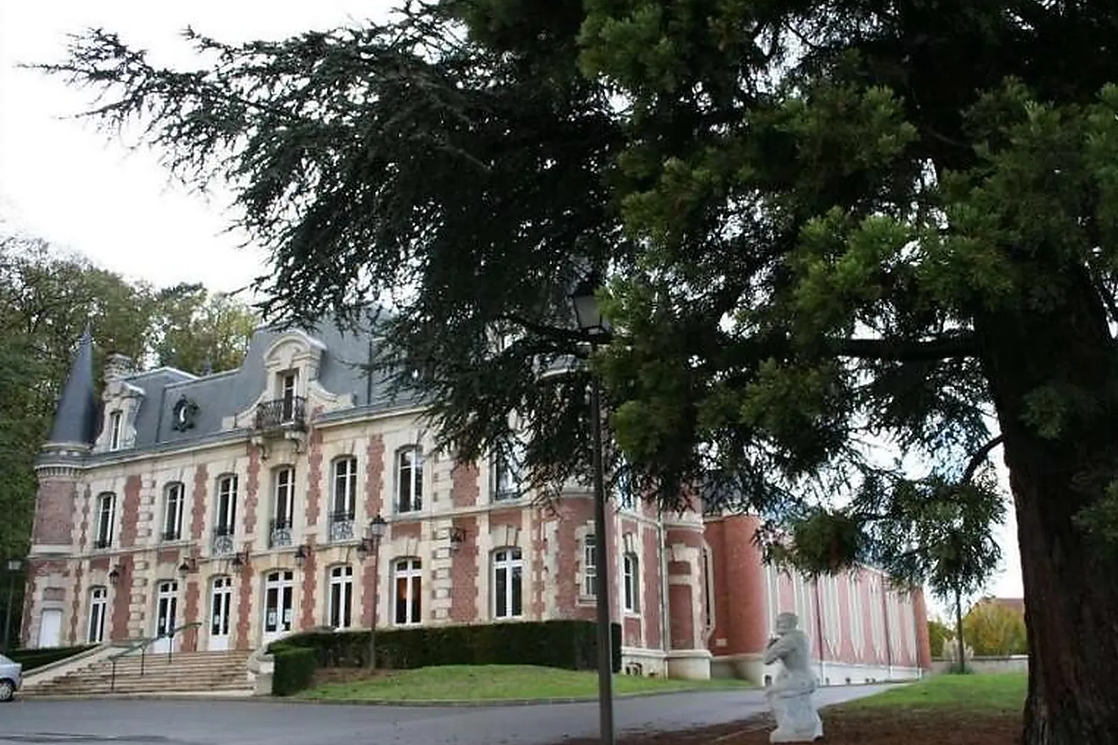 Lieux événementiels, ESPACE CULTUREL DU CHÂTEAU DES ROCHERS