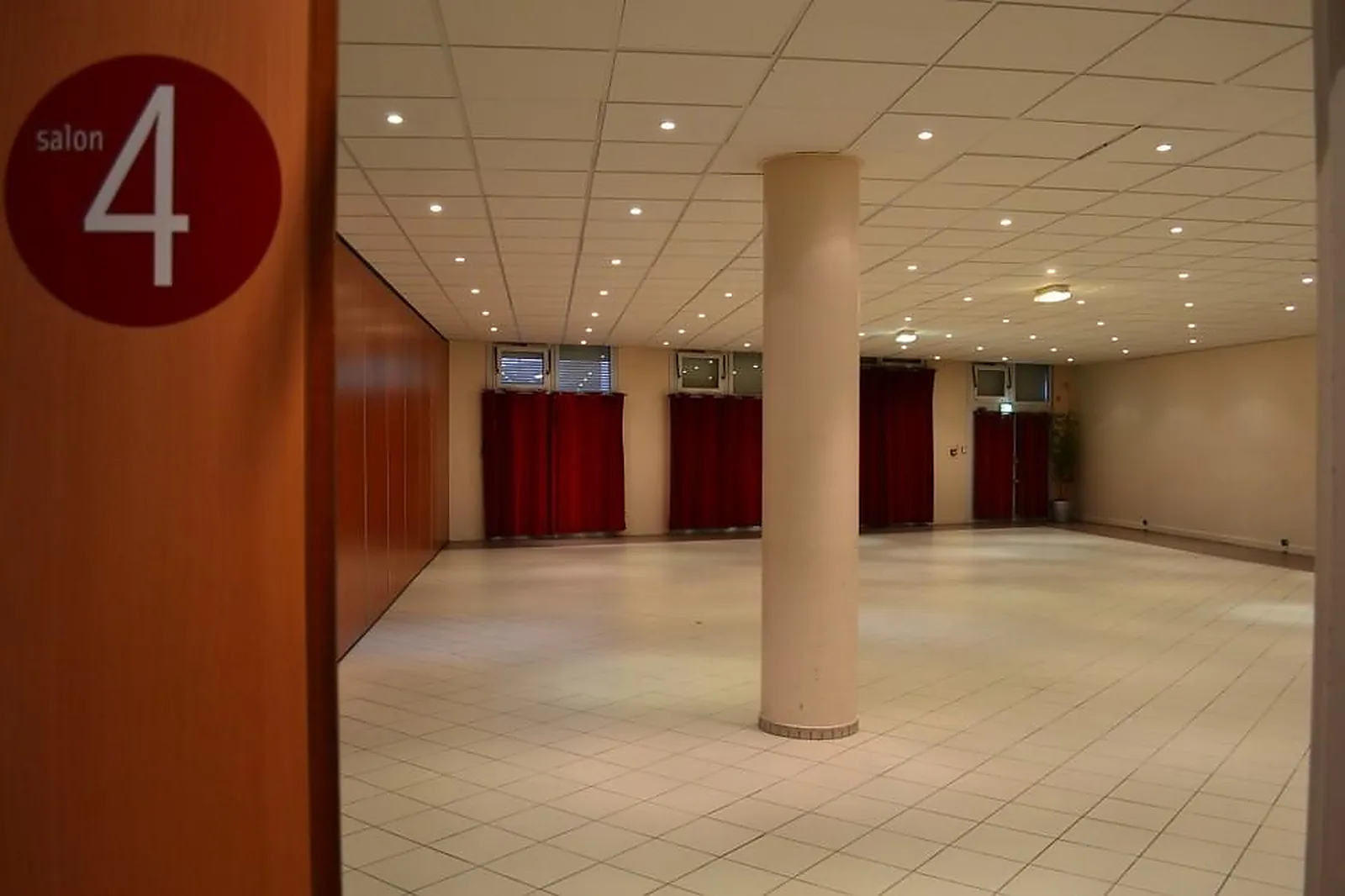 Lieux événementiels, ESPACE ÉVÉNEMENTIEL LES ESSELIERES