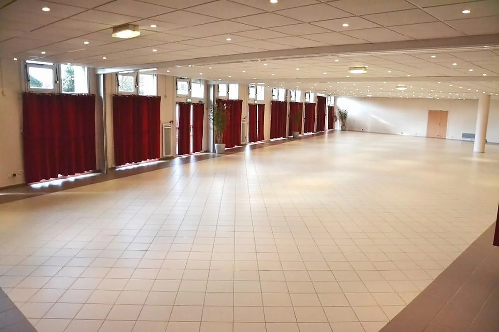 Lieux événementiels, ESPACE ÉVÉNEMENTIEL LES ESSELIERES