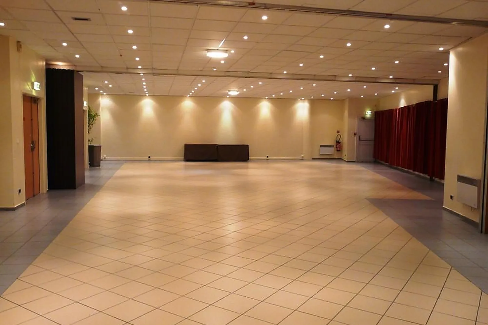 Lieux événementiels, ESPACE ÉVÉNEMENTIEL LES ESSELIERES