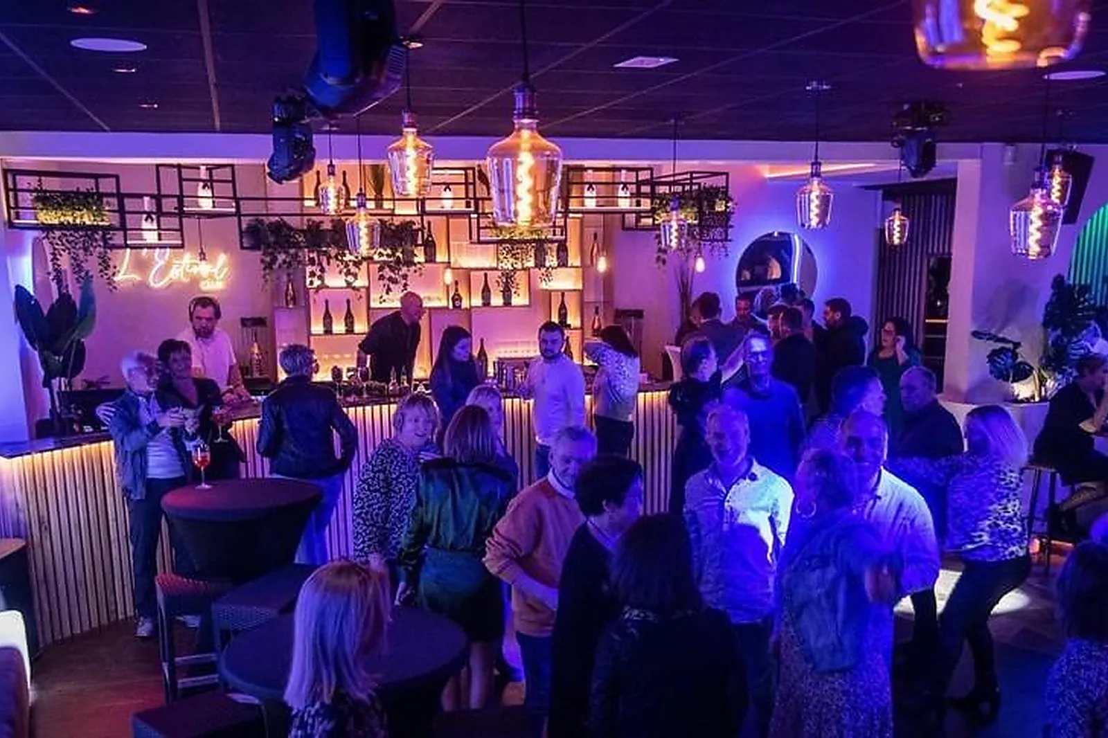 Lieux événementiels, ESTIVAL CLUB RESTAURANT