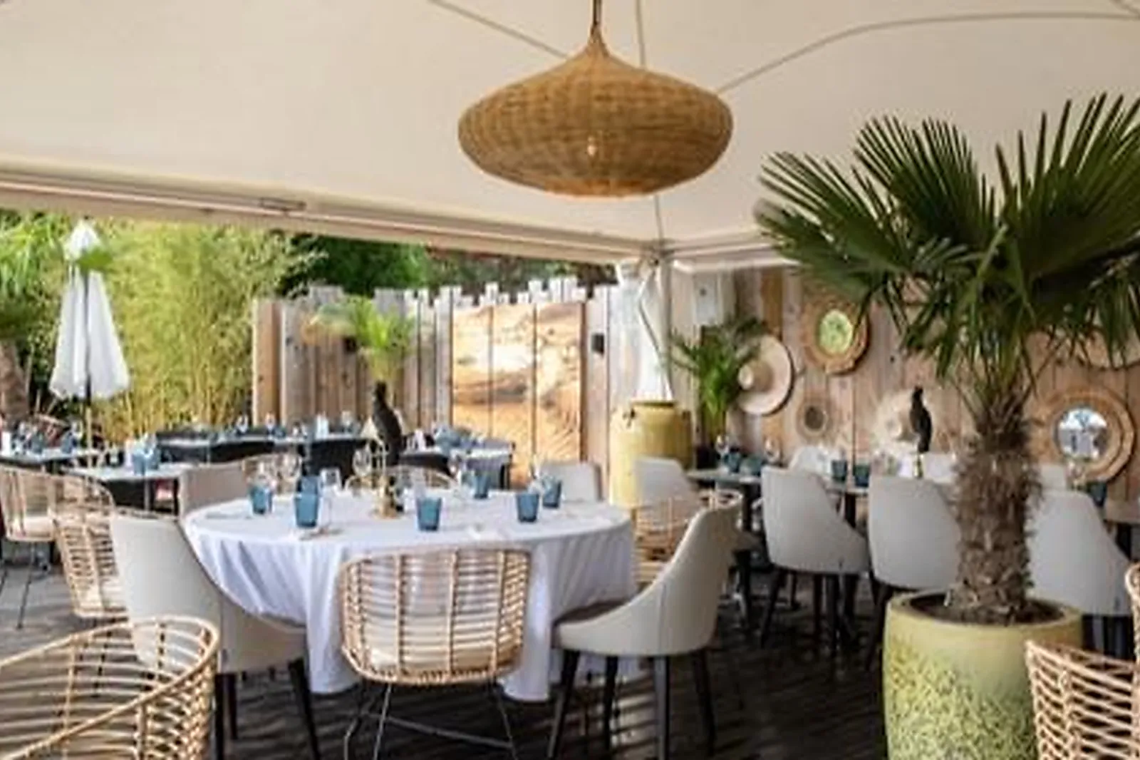 Lieux événementiels, ESTIVAL CLUB RESTAURANT