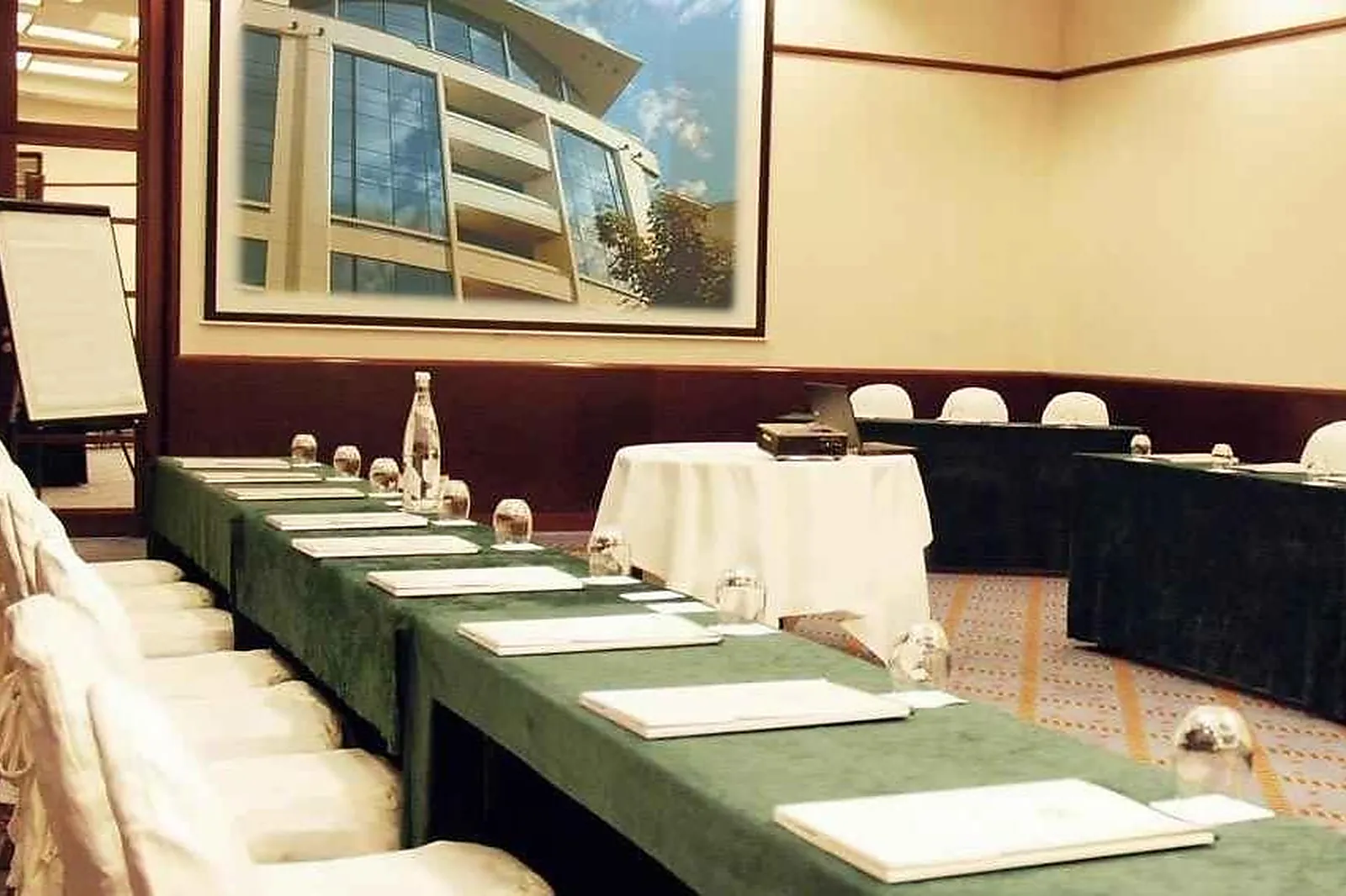 Lieux événementiels, EVERGREEN LAUREL HOTEL