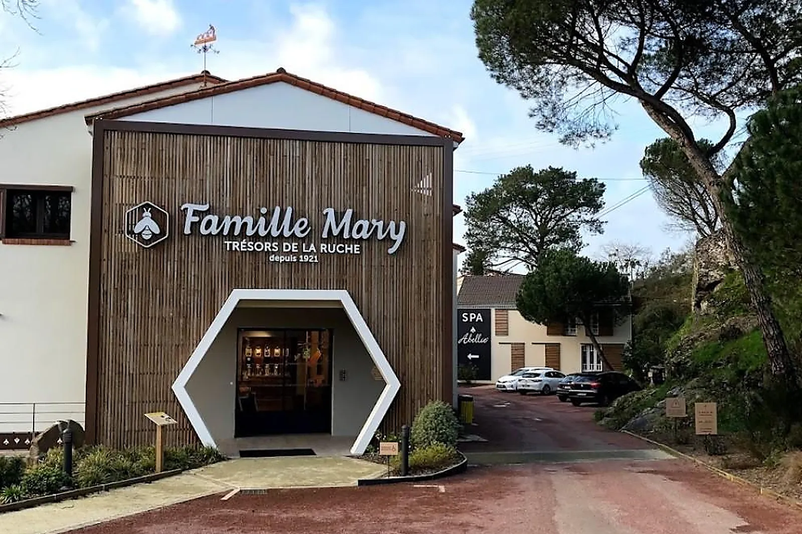 Lieux événementiels, FAMILLE MARY