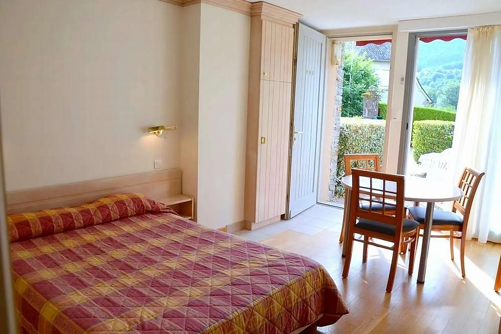 Lieux événementiels, FAMILY HOTEL