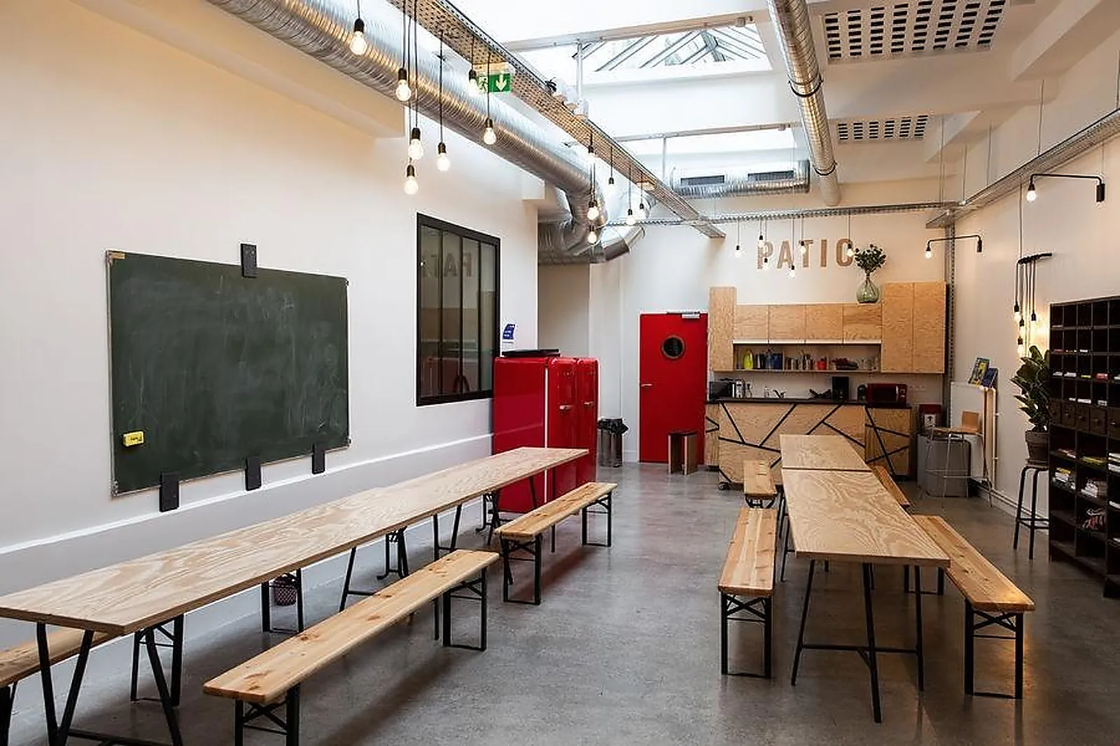 Lieux événementiels, FAR